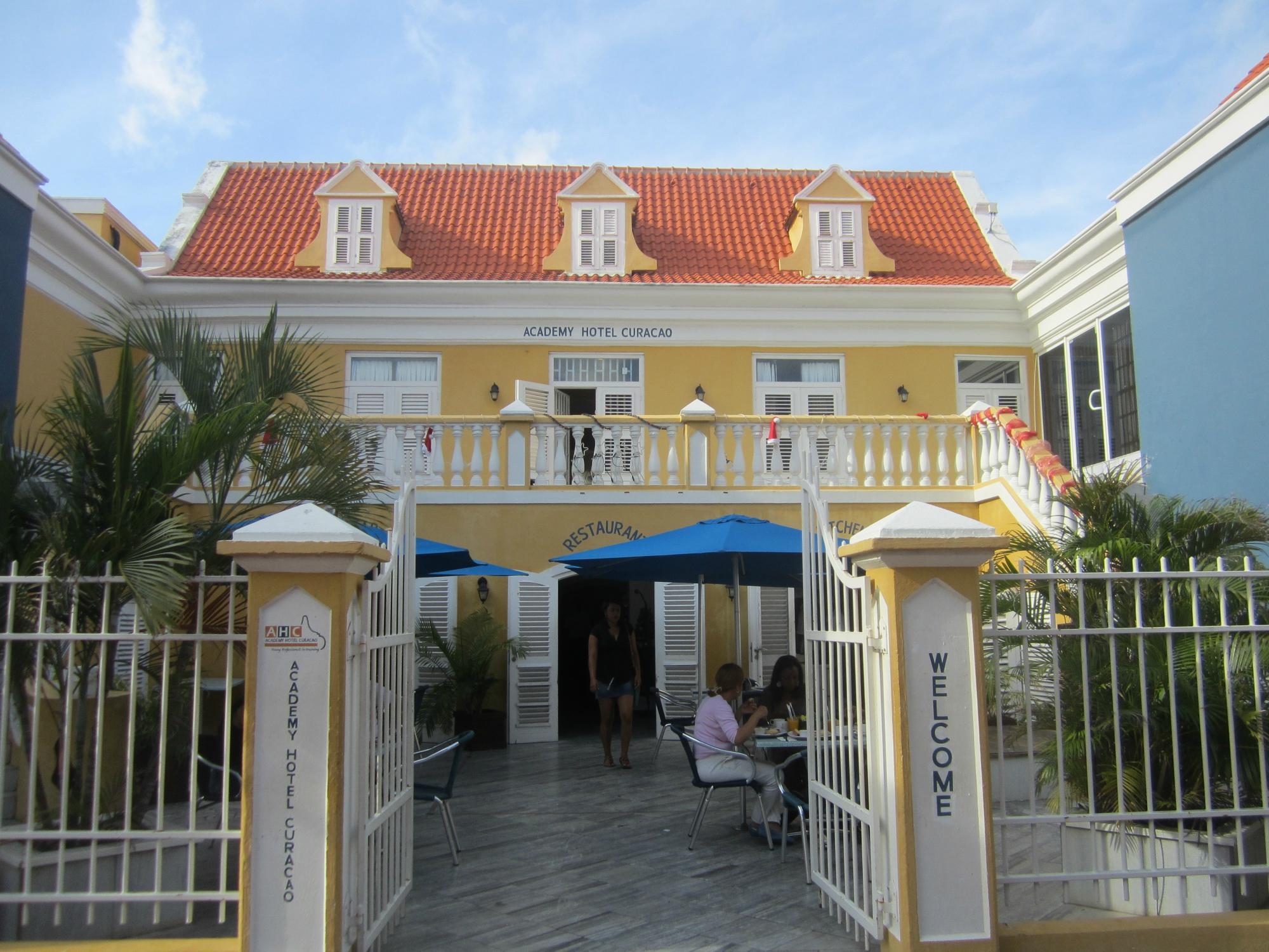 Academy Hotel Curacao Willemstad Exterior foto